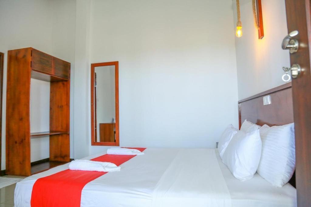 Sea Cloud Dalawella Hotel อูนาวาตูนา ภายนอก รูปภาพ